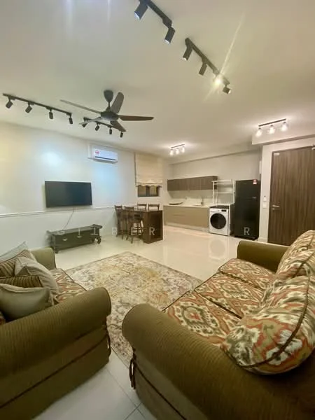 Living features: 3-seater fabric sofa in brown, 2-seater fabric sofa with patterned upholstery, area rug with geometric pattern, wall-mounted TV, coffee table, ceiling fan with light, recessed LED downlights, white painted walls, tile flooring, open-plan layout with kitchen, window with sheer curtains, built-in cabinets, washing machine; style: modern. Kitchen features: kitchen cabinets in dark wood, stainless-steel sink, built-in oven, freestanding refrigerator, 4-burner gas hob, countertop with backsplash, open shelving, microwave, tile flooring; style: modern.