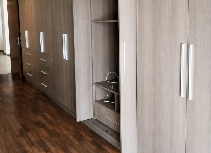 Room features: wooden flooring, built-in cabinetry with light wood finish, horizontal handles on cabinets, open shelving, drawers, neutral wall color, minimalist design; style: modern.
