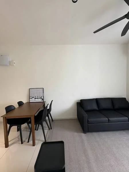 Living features: black fabric sofa, 4-seater dining table in wood, black dining chairs, light grey area rug, white painted walls, wall-mounted split AC, ceiling fan, tile flooring; style: modern.