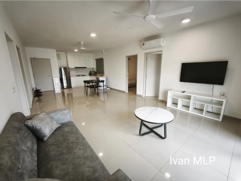 Living features: grey fabric sofa, round coffee table with white top, wall-mounted TV, TV console in white, ceiling fan, recessed downlights, large windows with natural light, porcelain tile flooring, air conditioning unit; style: modern. Kitchen features: stainless-steel fridge, built-in kitchen cabinets, kitchen island with seating, ceramic tile backsplash, 4-burner gas hob, built-in oven, sink, countertop with overhang; style: modern.
