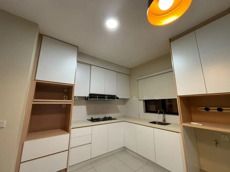 Kitchen features: white shaker cabinets, laminate countertop, single-bowl stainless-steel sink, chrome pull-down faucet, built-in gas hob, exhaust hood, tile flooring, recessed downlights, window with roller blinds; style: modern.
