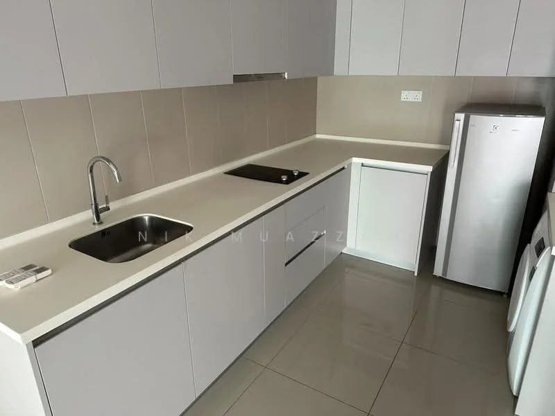 Kitchen features: single-bowl stainless-steel sink, chrome pull-down faucet, white laminate cabinetry, white quartz countertop, ceramic tile backsplash, built-in electric cooktop, stainless-steel fridge, white washing machine, grey tiled flooring, recessed downlights; style: modern.