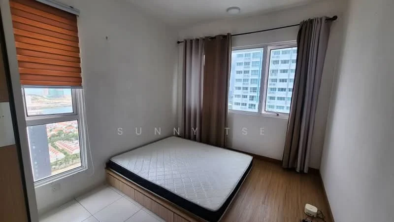 Bedroom features: queen-size bed, wooden bed frame, white walls, laminate flooring, floor-to-ceiling windows, curtains in grey, roller blinds in orange, light fixture on ceiling; style: modern; view: city.
