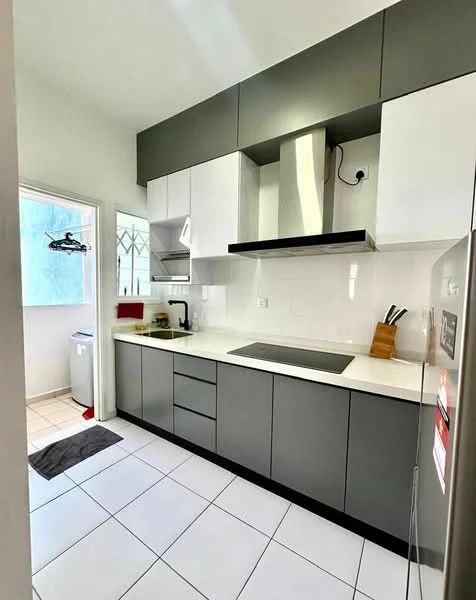 Kitchen features: white upper cabinets, grey lower cabinets, stainless-steel range hood, built-in oven, 4-burner gas hob, single-bowl stainless-steel sink, chrome pull-down faucet, black countertop, tile backsplash, refrigerator, window with sheer curtains, light-colored tile flooring, kitchen utensils on countertop, wall-mounted cabinets; style: modern. Room features: laundry area with washing machine, additional storage space.