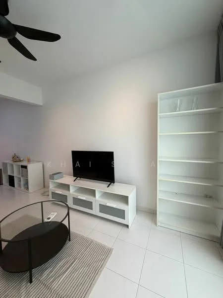 Living features: white painted walls, white tiled flooring, 5-blade ceiling fan, wall-mounted TV, TV console with storage, coffee table, area rug, open shelving unit; style: modern.