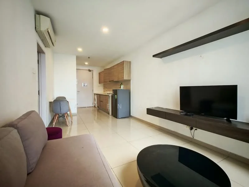 Living features: 3-seater fabric sofa in beige, coffee table with round black top, wall-mounted TV, TV console in dark wood, open shelving unit, floor-to-ceiling windows, light-colored tiled flooring, recessed downlights, air conditioning unit, kitchenette with wooden cabinetry, stainless-steel fridge, kitchen countertop, door leading to hallway; style: modern.
