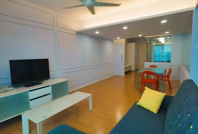 Living features: light wood laminate flooring, white painted walls, crown moulding, 5-blade ceiling fan, wall-mounted TV, TV console with storage, coffee table, blue fabric sofa, yellow decorative cushion, dining table with four chairs, recessed downlights; style: modern.