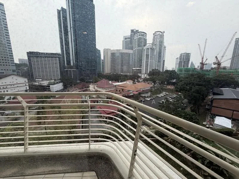 Room style: modern; view: city.
