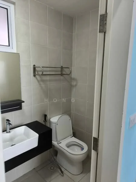 Bathroom features: white ceramic toilet, single-sink vanity with black countertop, chrome basin mixer faucet, mirror above sink, tiled walls in light grey, floor tiles in light grey, towel rack, window for natural light; style: modern.