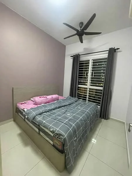 Bedroom features: queen-size bed with grey bedding, upholstered headboard, 2 bedside pillows in pink, grey throw blanket, ceiling fan, floor-to-ceiling windows with horizontal blinds, curtains in dark grey, light-colored tiled flooring, painted accent wall in light purple, white walls, built-in wardrobe; style: modern; view: city.