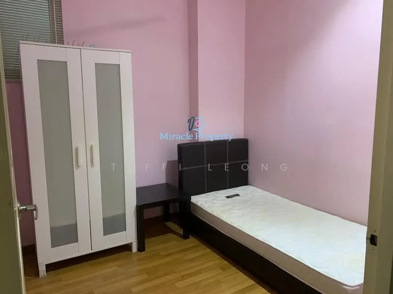 Bedroom features: pink painted walls, laminate flooring, single bed, white wardrobe with sliding doors, black bedside table, window with blinds, mattress on bed frame.
