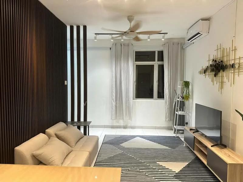 Living features: 3-seater fabric sofa in light grey, coffee table, wall-mounted TV, TV console in wood, area rug with geometric pattern, white painted walls, wood panel accent wall, 5-blade ceiling fan with light, recessed downlights, floor-to-ceiling window with sheer curtains, air conditioning unit; style: modern.