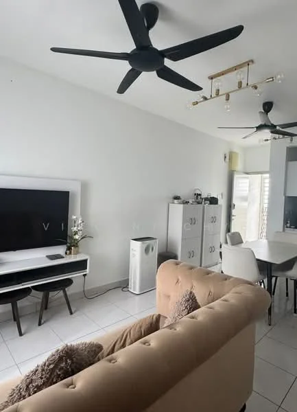 Living features: 3-seater fabric sofa in beige, ceiling fan with 5 blades, wall-mounted TV, TV console, white painted walls, tile flooring, recessed downlights, decorative wall art, air purifier, dining table with chairs, open layout to dining area; style: modern.