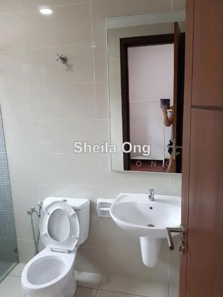 Bathroom features: white ceramic toilet, wall-mounted sink, chrome basin mixer faucet, full-length mirror, tiled walls, neutral-colored tiles, glass shower enclosure, recessed lighting; style: modern.