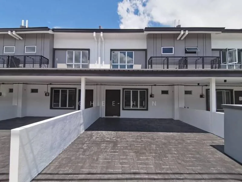 Exterior type: linked terrace house; features: two-storey building, grey painted facade, white painted walls, recessed balconies, flat roof, paved driveway, front porch area, multiple windows, main entrance door, outdoor lighting fixtures; style: modern.