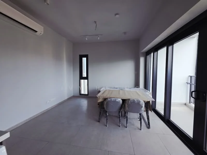 Dining features: dining table with beige tablecloth, 4 upholstered dining chairs, floor-to-ceiling windows, sliding glass door, light grey walls, tile flooring, 1 wall-mounted split AC, recessed downlights; style: modern.