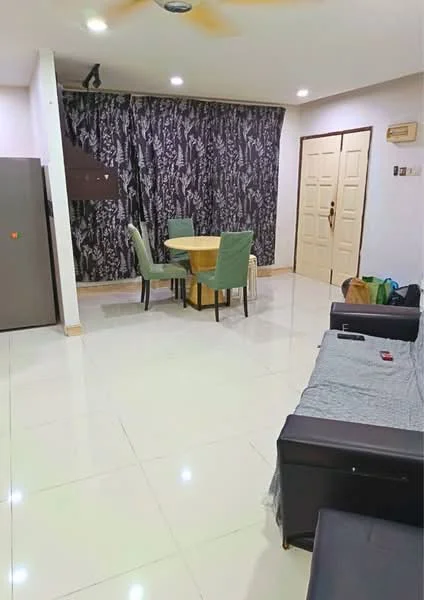 Living features: white painted walls, glossy ceramic tile flooring, 5-blade ceiling fan with light, sofa in black leather, dining table with round wooden top, 4 upholstered dining chairs in green, curtains with floral pattern, refrigerator in stainless steel, door with multiple panels, decorative wall clock; style: modern.