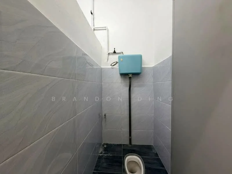Bathroom features: white ceramic toilet, blue cistern, grey wall tiles, dark blue floor tiles, wall-mounted faucet, shower head, exposed plumbing, minimalist design; style: modern.