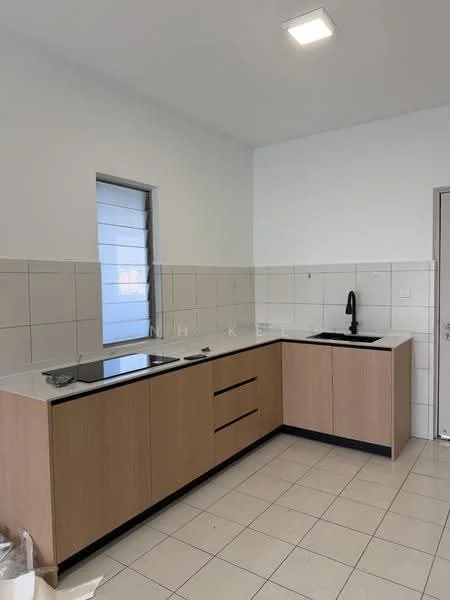 Kitchen features: laminate cabinetry in light wood finish, black countertop, single-bowl stainless-steel sink, matte-black gooseneck faucet, built-in electric cooktop, white tiled backsplash, white walls, tile flooring, window with horizontal slats, recessed ceiling lights; style: modern.
