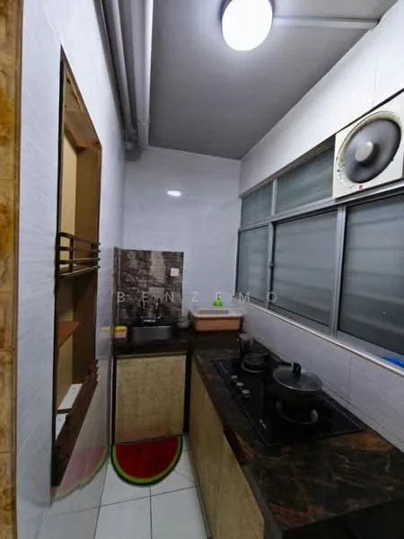 Kitchen features: white tiled walls, dark countertop, wood cabinetry, single-bowl stainless-steel sink, chrome faucet, 4-burner gas hob, exhaust fan, window with metal frame, tile flooring, decorative rug with watermelon pattern.
