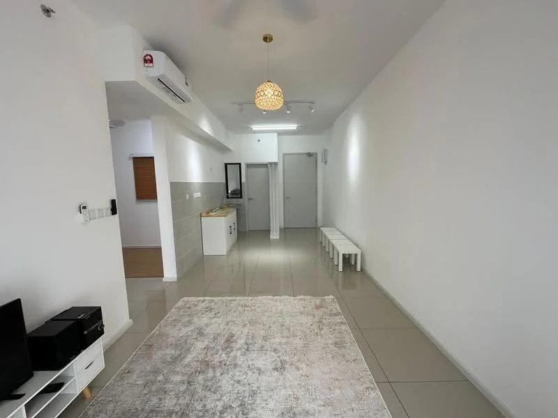 Living features: white painted walls, glossy tile flooring, 5-blade ceiling fan with light, wall-mounted air conditioning unit, TV console, area rug with neutral color, recessed lighting, open layout to kitchen, bench seating, kitchenette with countertop; style: modern.