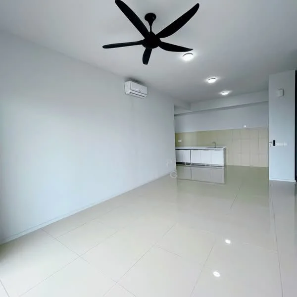 Room features: white painted walls, glossy ceramic tile flooring, 5-blade ceiling fan, wall-mounted split AC, kitchenette with white cabinetry, countertop with beige tiles, recessed ceiling lights; style: modern.
