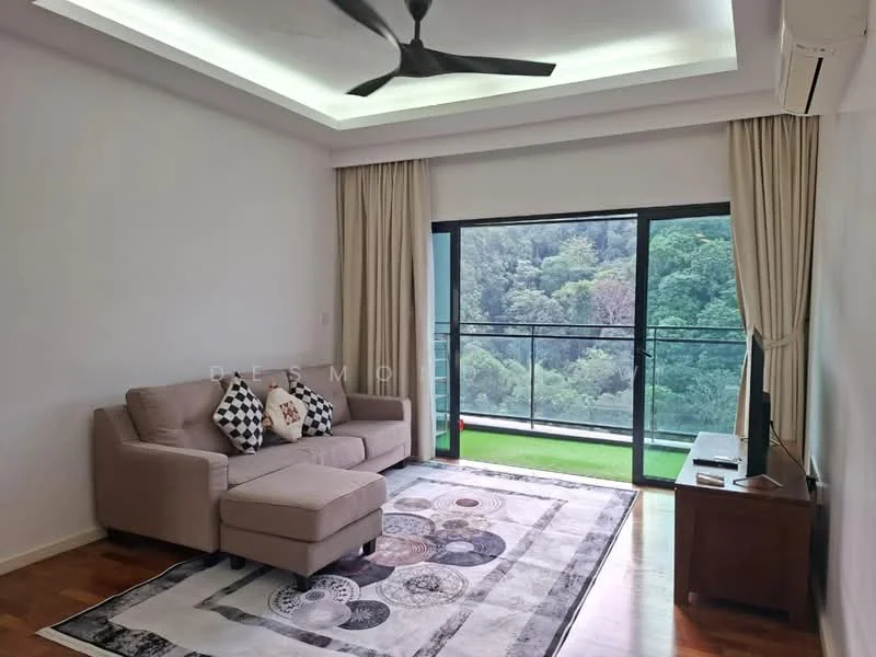 Living features: 3-seater fabric sofa in beige, decorative cushions with geometric patterns, area rug with circular patterns, wooden TV console, floor-to-ceiling windows, sliding glass door, curtains in light fabric, recessed ceiling lights, ceiling fan with light, wooden flooring; style: modern; view: garden.