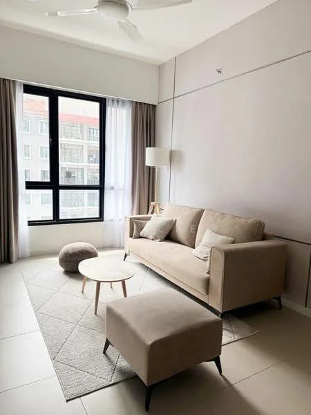Living features: beige fabric 3-seater sofa, round coffee table, ottoman, area rug with geometric pattern, floor-to-ceiling windows, sheer curtains, light-colored walls, ceiling fan with light; style: modern.