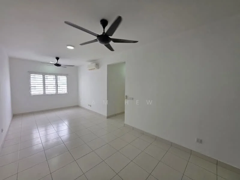 Living features: white painted walls, tile flooring, 2 ceiling fans, 2 windows with horizontal slats, air conditioning unit, recessed lighting; style: modern.