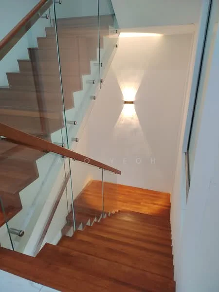 Staircase features: wooden staircase, glass railing, recessed lighting, white walls, laminate flooring, stair treads in wood, modern design; style: modern.