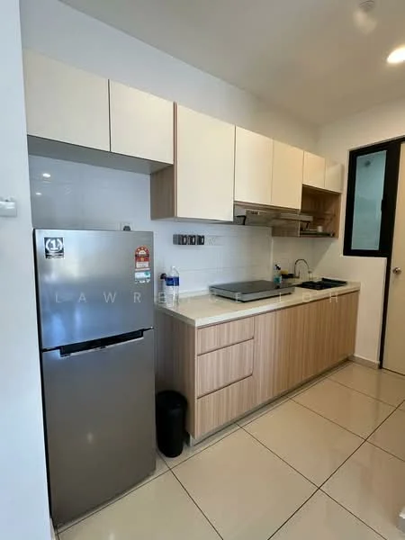 Kitchen features: stainless-steel fridge, white upper cabinets, wooden lower cabinets, granite countertop, single-bowl stainless-steel sink, chrome pull-down faucet, built-in gas hob, wall-mounted kitchen cabinet, tile backsplash, ceramic tile flooring, window with black frame, recessed downlights; style: modern.
