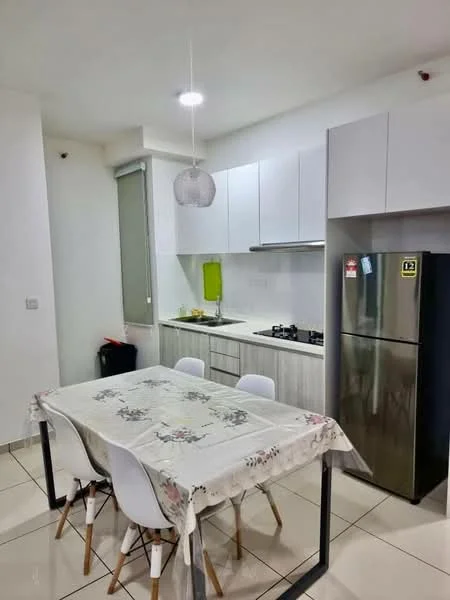 Kitchen features: white cabinetry, stainless-steel fridge, 4-burner gas hob, white countertop, tile backsplash, dining table with floral tablecloth, 4 white dining chairs, single-bowl stainless-steel sink, pendant light fixture, window with roller blinds, ceramic tile flooring; style: modern.