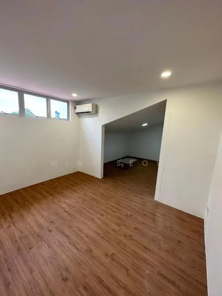 Room features: laminate wood flooring, white painted walls, recessed LED downlights, 1 wall-mounted split AC, large windows, open layout, corner space, neutral color scheme; style: modern.