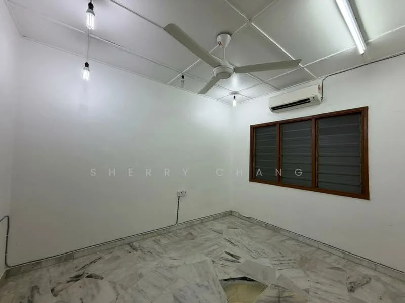 Room features: white painted walls, marble flooring, 5-blade ceiling fan, recessed LED downlights, window with wooden frame, air conditioning unit, exposed electrical wiring; style: modern.