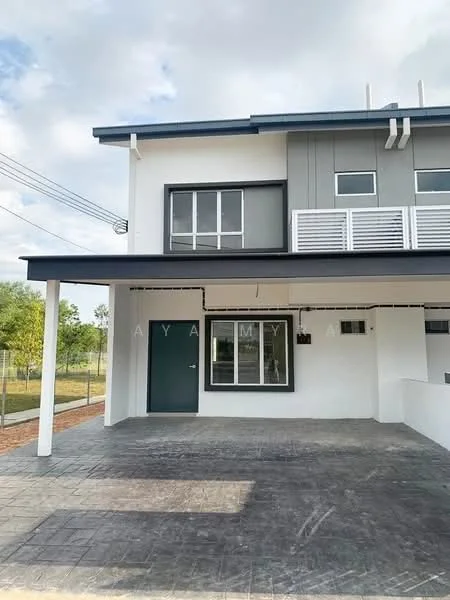 Exterior type: linked terrace house; features: white painted facade, grey accent wall, flat roof, covered porch, concrete flooring, single main entrance door, large window with grid design, fenced yard, landscaped area, visible utility lines; style: modern.