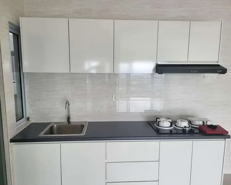 Kitchen features: white flat-panel cabinets, black countertop, stainless-steel single-bowl sink, chrome pull-down faucet, built-in gas hob with 3 burners, exhaust hood, white tiled backsplash, grey wall tiles; style: modern.