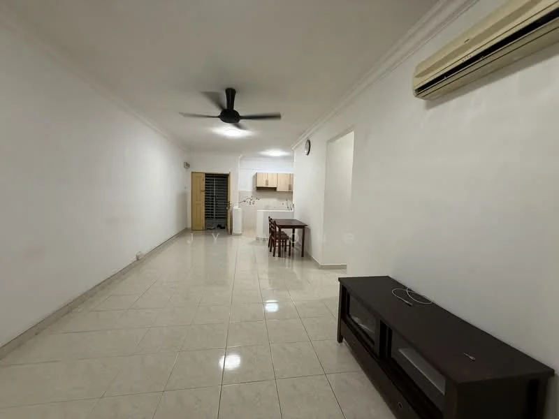 Living features: white painted walls, glossy ceramic tile flooring, 5-blade ceiling fan, wall-mounted air conditioning unit, wooden TV console, dining table with chairs, open layout to kitchen, natural light from windows; style: modern.