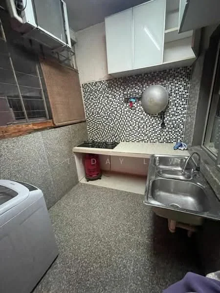Kitchen features: grey granite flooring, white upper cabinets, black and white mosaic tile backsplash, single-bowl stainless-steel sink, chrome pull-down faucet, built-in countertop, gas stove, washing machine, window with wooden blinds, exposed pipe, wall-mounted air conditioning unit; style: modern.
