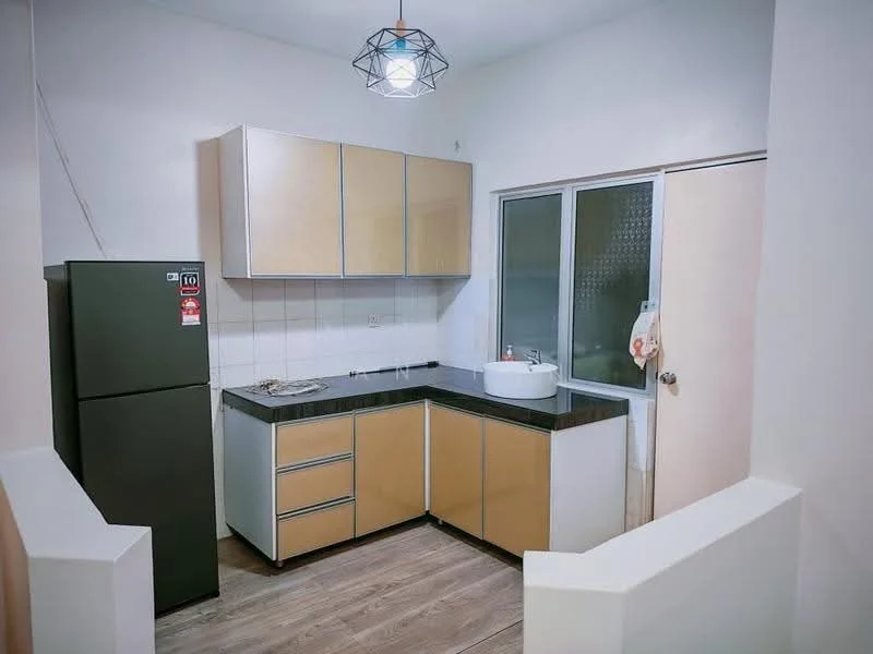 Kitchen features: single-bowl stainless-steel sink, chrome pull-down faucet, black granite countertop, light wood cabinetry with beige doors, stainless-steel fridge, built-in stove, white tiled backsplash, laminate flooring, window with frosted glass, pendant light fixture; style: modern.