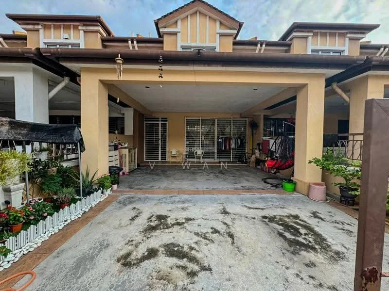 Exterior type: linked terrace house; features: two-storey building, cream painted facade, projecting balconies, sliding glass doors, manicured garden with flower beds, paved driveway, car porch with awning, visible laundry area, outdoor seating area, decorative fence, mature plants in pots; style: modern.