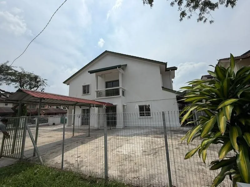 Exterior type: detached bungalow; features: white painted facade, flat roof, single-storey, fenced perimeter, car porch with awning, manicured lawn, surrounded by greenery; style: modern.