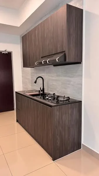 Kitchen features: dark wood cabinetry, black countertop, single-bowl stainless-steel sink, matte-black gooseneck faucet, 4-burner gas hob, built-in range hood, grey tile backsplash, cream ceramic tile flooring; style: modern.