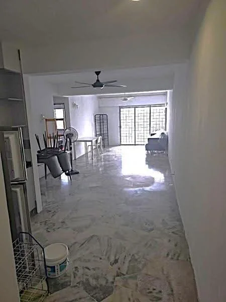Living features: marble flooring, white painted walls, 5-blade ceiling fan, large windows with grid pattern, sofa, dining table, chairs, open layout, natural light; style: modern.