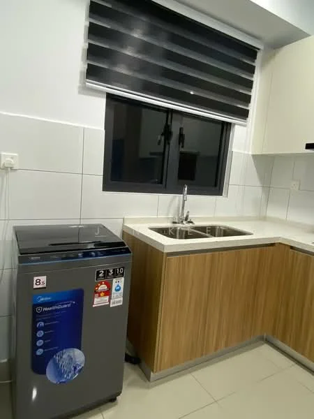 Kitchen features: double-bowl stainless-steel sink, chrome pull-down faucet, wood cabinetry with a light wood finish, white countertop, white tiled backsplash, grey washing machine, roller blinds on window, floor tiles in light colour; style: modern.
