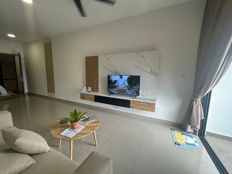 Living features: light grey painted walls, marble accent wall, wall-mounted TV, wooden TV console, round coffee table, beige fabric sofa, ceiling fan, large sliding glass door, curtains, decorative plant; style: modern.