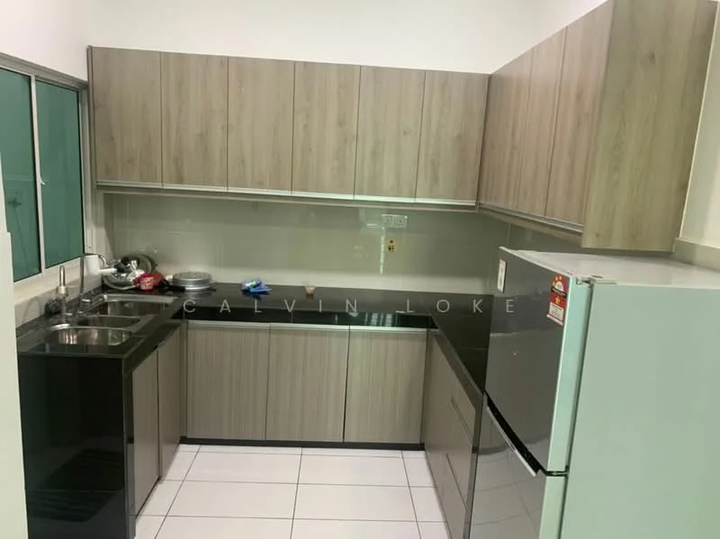 Kitchen features: laminate cabinetry in light wood finish, black granite countertop, single-bowl stainless-steel sink, chrome pull-down faucet, built-in oven, stainless-steel fridge, ceramic tile flooring, white tiled backsplash, window with green view, under-cabinet lighting; style: modern.