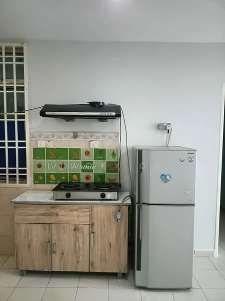Kitchen features: grey refrigerator, stainless-steel range hood, 4-burner gas hob, wood cabinetry with natural finish, white countertop, green tiled backsplash with fruit pattern, white walls, tile flooring; style: modern.