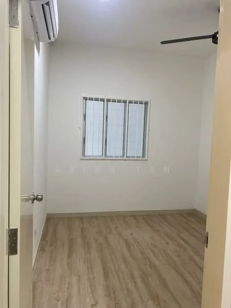 Room features: white painted walls, laminate flooring, single window with horizontal blinds, ceiling fan, door with handle.
