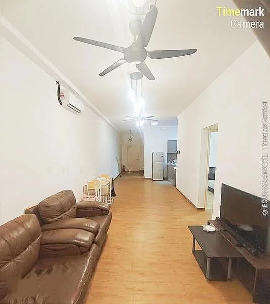 Living features: 3-seater leather sofa, wooden flooring, 5-blade ceiling fan, wall-mounted split AC, TV console, wall-mounted TV, coffee table, decorative wall, recessed lighting; style: modern.