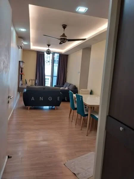 Living features: light wood flooring, sofa in dark grey, 2-seater fabric sofa, 3-blade ceiling fan, recessed LED downlights, floor-to-ceiling windows, curtains in grey, dining table with 6 blue chairs, wall-mounted shelf, decorative wall art; style: modern.